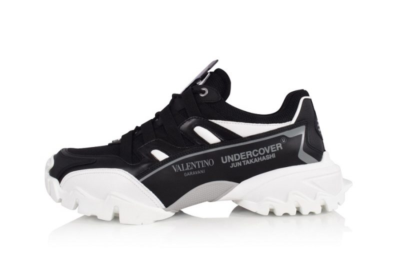 Giày Valentino Undercover Black Climber Sneakers, giày valentino, giá giày valentino, thương hiệu giày valentino, cách buộc dây giày valentino