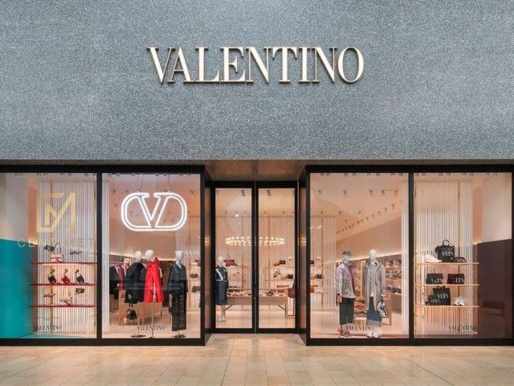 Giày Valentino Undercover Black Climber Sneakers, giày valentino, giá giày valentino, thương hiệu giày valentino, cách buộc dây giày valentino, giày valentino